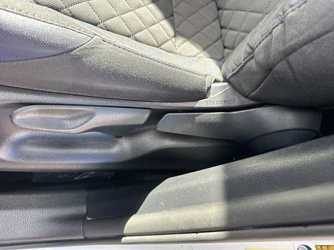 Used 2021 Toyota C-HR XLE image 31