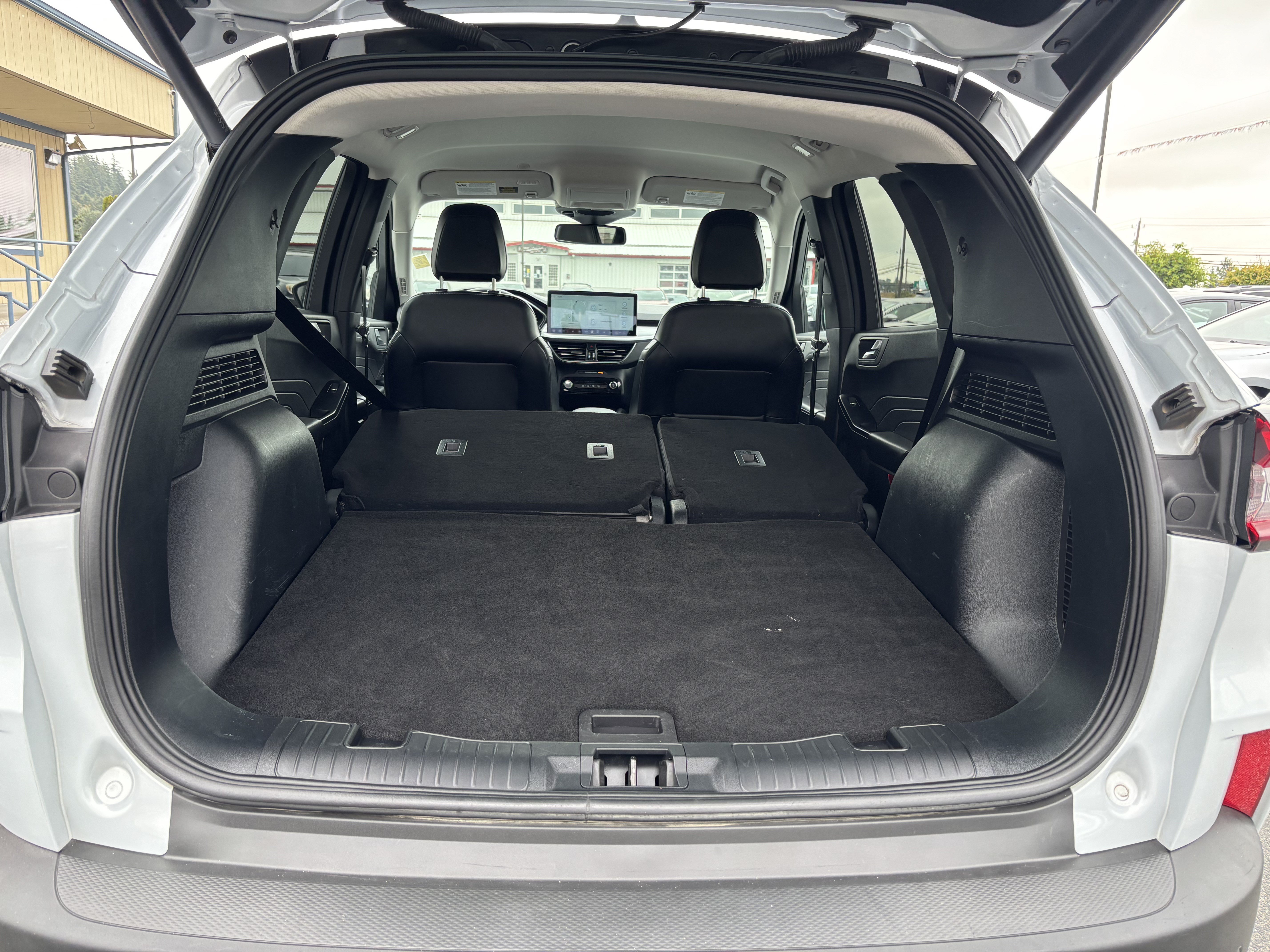 Used 2025 Ford Escape Platinum AWD/4WD image 24