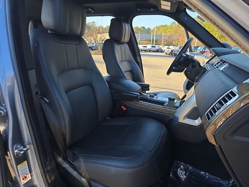 Used 2019 Land Rover Range Rover HSE image 10