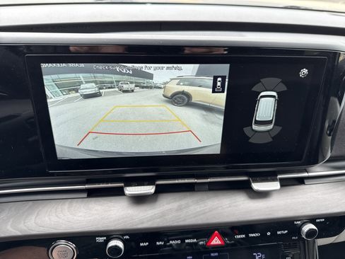 Used 2022 Kia Carnival EX FWD image 27
