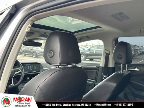 Certified 2023 Volkswagen Jetta SE w/ Panoramic Sunroof Package FWD image 14