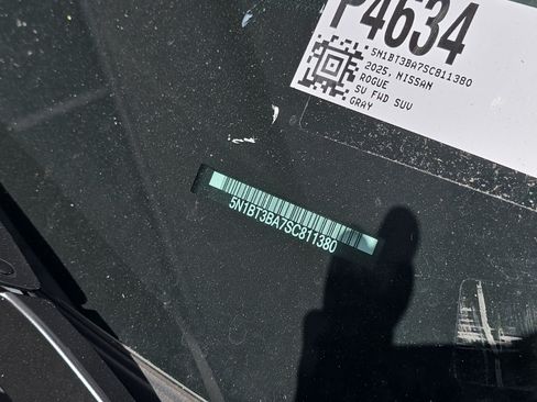 Used 2025 Nissan Rogue SV FWD image 3