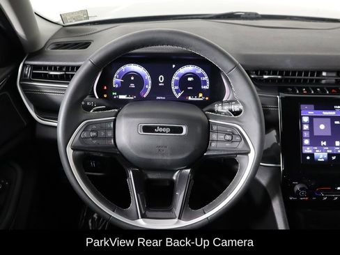 Used 2023 Jeep Grand Cherokee Laredo image 7