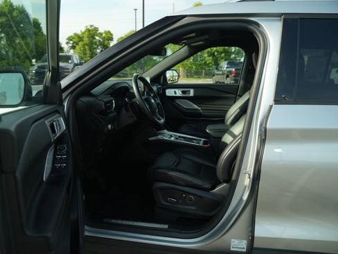 Used 2020 Ford Explorer Platinum w/ Premium Technology Package AWD/4WD image 14