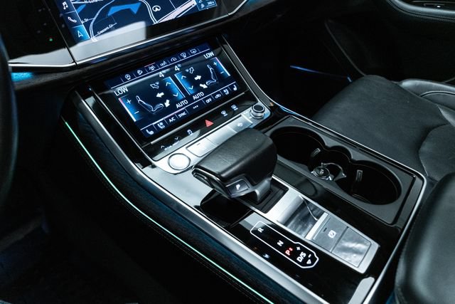 Used 2019 Audi Q8 Prestige w/ Luxury Package AWD/4WD image 25
