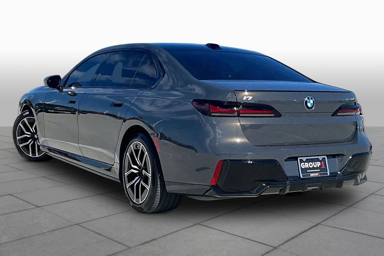 Used 2023 BMW i7 xDrive60 AWD/4WD image 11