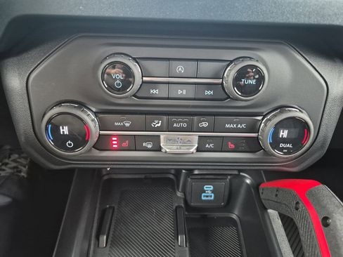 New 2025 Ford Bronco Heritage Edition image 32