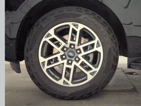 Used 2025 Ford Expedition Active AWD/4WD image 19