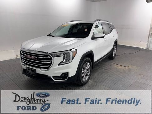 Used 2024 GMC Terrain SLT image 1