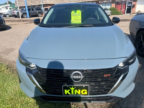 Used 2024 Nissan Sentra SR w/ SR Premium Package image 2