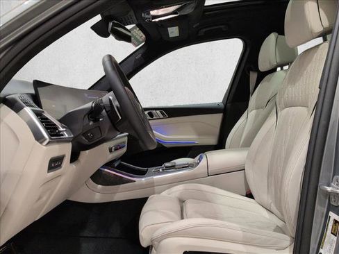 Used 2025 BMW X7 M60i image 17