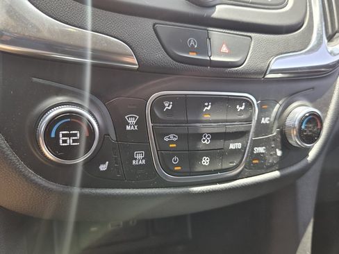 Used 2022 Chevrolet Equinox LT FWD image 22