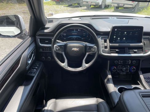 Used 2022 Chevrolet Tahoe Z71 w/ Luxury Package AWD/4WD image 2