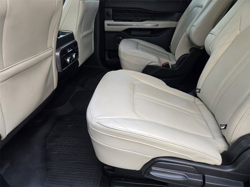 Used 2021 Ford Expedition Max Platinum image 28
