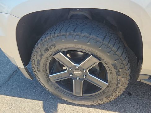 Used 2018 Chevrolet Tahoe LT w/ Luxury Package AWD/4WD image 18