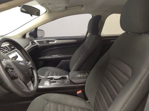 Used 2018 Ford Fusion SE w/ Fusion SE Technology Package FWD image 17