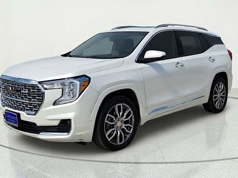 Used 2023 GMC Terrain Denali w/ Denali Premium Package AWD/4WD image 3