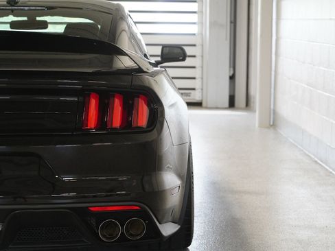 Used 2020 Ford Mustang Shelby GT350R w/ GT350R Equipment Group 920A RWD image 10