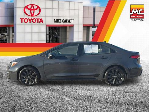 Used 2023 Toyota Corolla SE FWD image 2