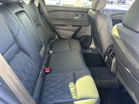 Used 2025 Nissan Rogue Platinum w/ Tech Package image 14