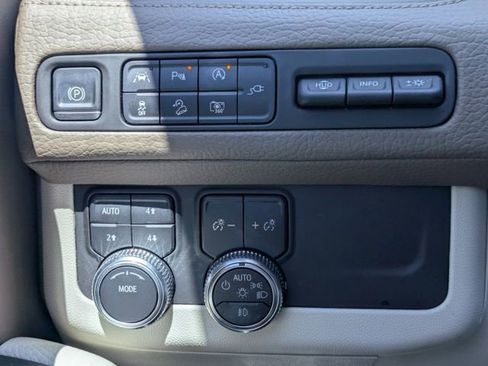 Used 2022 GMC Yukon XL Denali AWD/4WD image 33