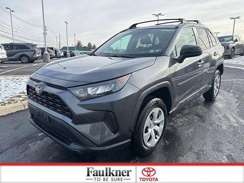 Used 2021 Toyota RAV4 LE image 3