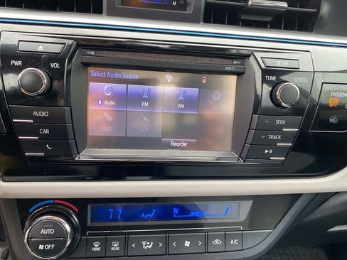 Used 2016 Toyota Corolla LE image 11