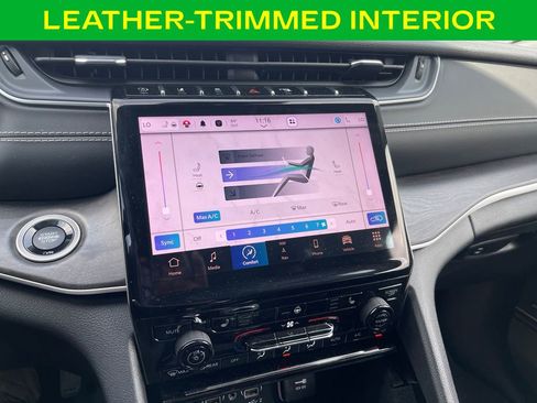 Used 2022 Jeep Grand Cherokee Limited AWD/4WD image 23
