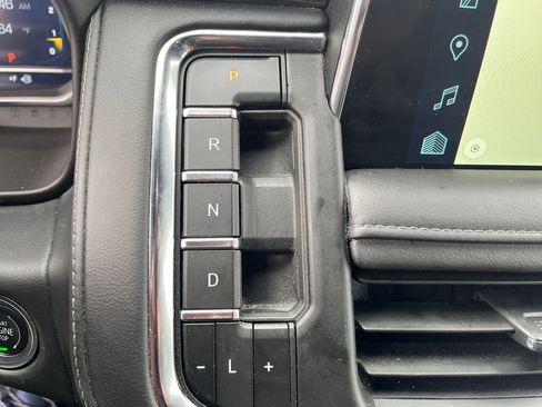 Used 2024 Chevrolet Suburban LT image 21