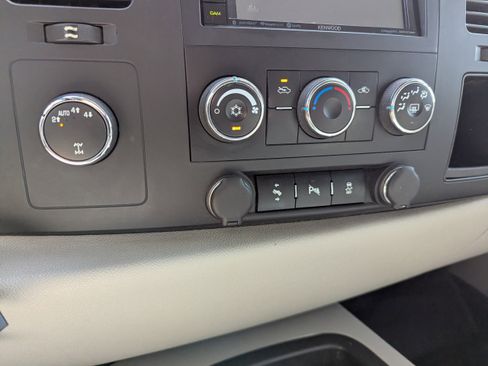 Used 2013 Chevrolet Silverado 1500 LT image 23