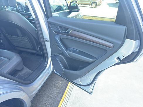 Used 2023 Audi Q5 2.0T Premium w/ Convenience Package image 17