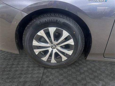 Used 2021 Toyota Prius XLE image 14