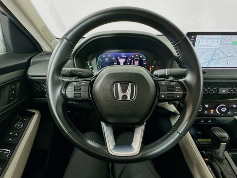 Used 2023 Honda Accord Touring image 11