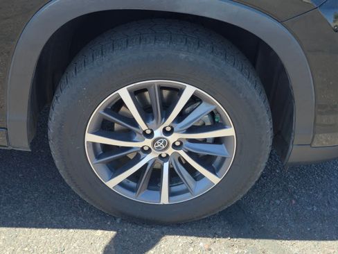 Used 2017 Toyota Highlander XLE image 10