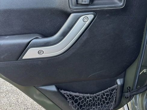 Used 2015 Jeep Wrangler Unlimited Rubicon w/ Connectivity Group image 20