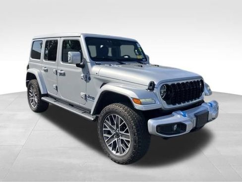 Used 2024 Jeep Wrangler High Altitude AWD/4WD image 3