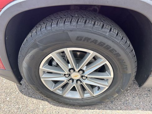 Used 2023 Chevrolet Traverse LT FWD image 12