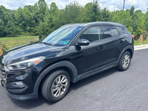 Used 2016 Hyundai Tucson SE w/ Option Group 02 FWD image 1