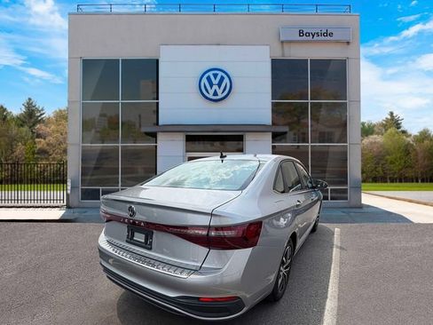 Used 2025 Volkswagen Jetta SE FWD image 7