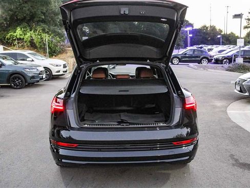 Used 2022 Audi e-tron Premium w/ Convenience Plus Package image 26