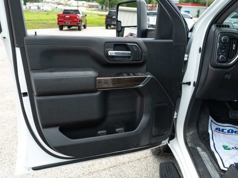 Used 2023 Chevrolet Silverado 2500 LT AWD/4WD image 13