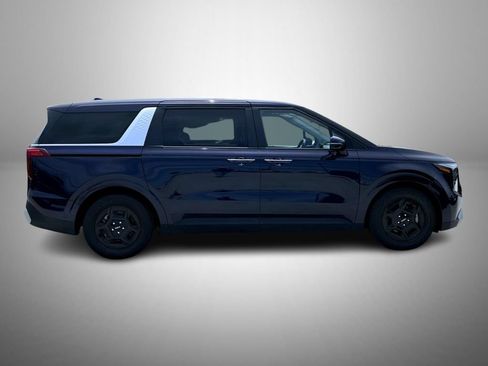 Used 2025 Kia Carnival FWD image 4