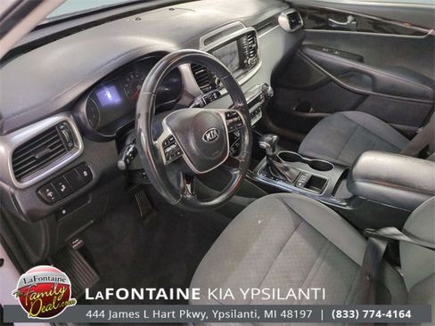 Used 2020 Kia Sorento LX w/ LX I4 Convenience Package image 11