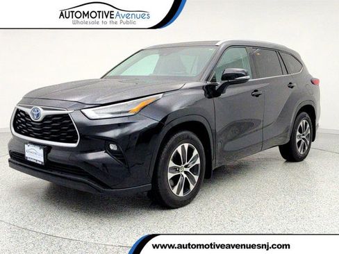 Used 2021 Toyota Highlander XLE image 1