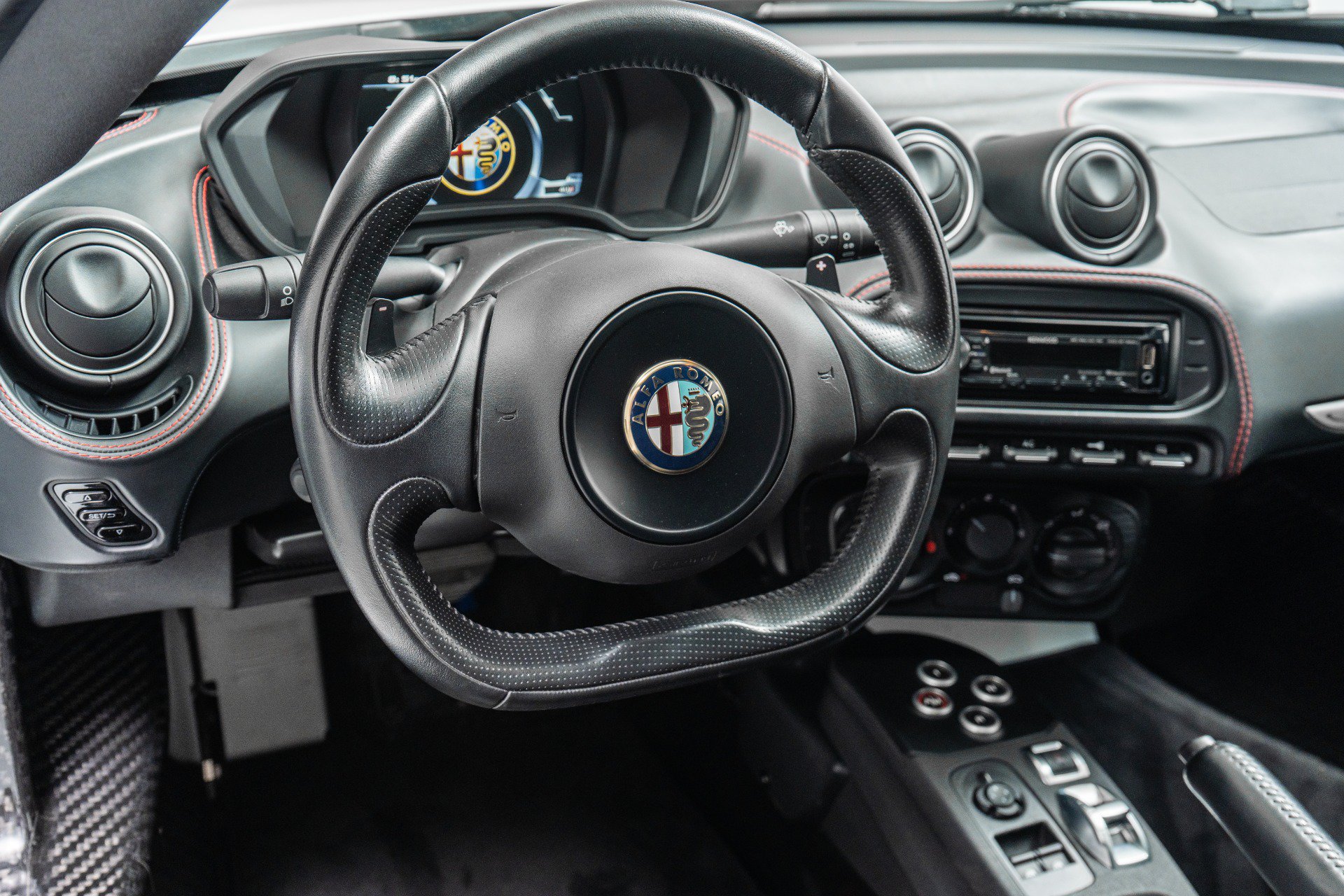 Used 2015 Alfa Romeo 4C Coupe w/ Leather Interior Group RWD image 25