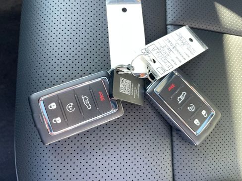 Used 2025 Jeep Wagoneer S Limited image 29