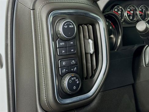 Used 2022 Chevrolet Silverado 1500 LT Trail Boss w/ Convenience Package II AWD/4WD image 12