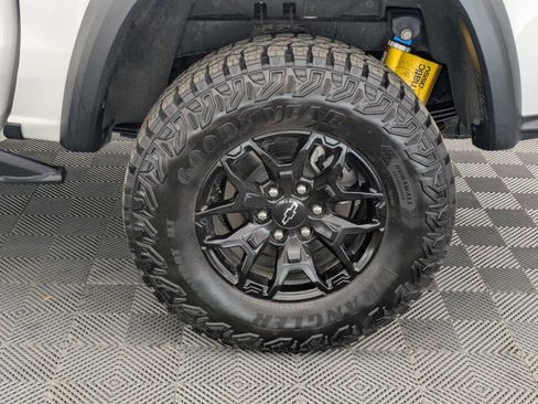 Used 2025 Chevrolet Colorado ZR2 w/ Midnight Edition AWD/4WD image 14