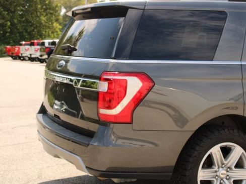 Used 2018 Ford Expedition XLT w/ Equipment Group 202A AWD/4WD image 8