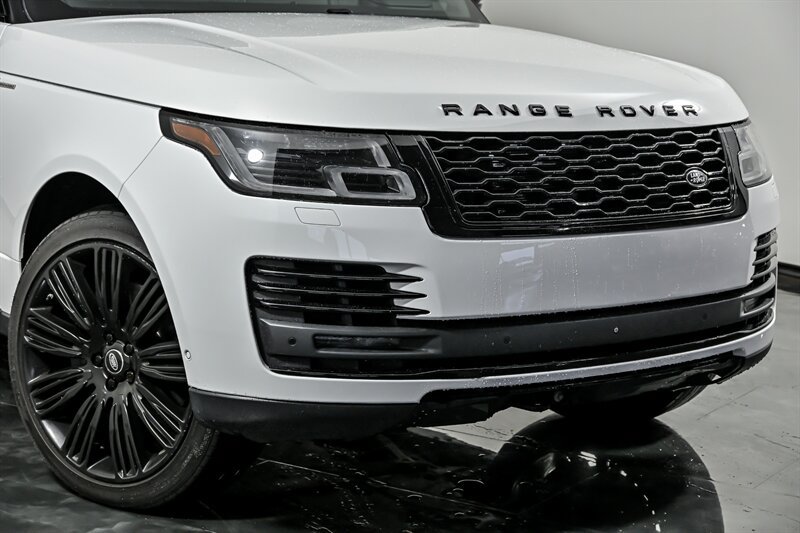 Used 2018 Land Rover Range Rover Supercharged AWD/4WD image 2